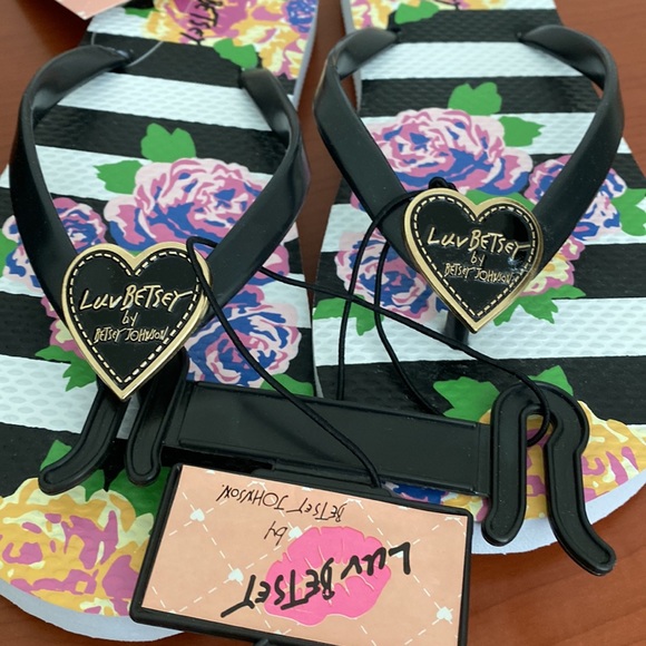 NWT Betsey Johnson Flipflops - Picture 2 of 3